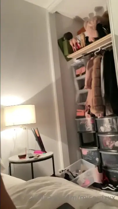 Miss Dxxx Blows A Cock On The Bed - ePornLeak