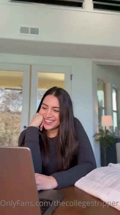 Mia Monroe Blows Cock Under The Table - ePornLeak