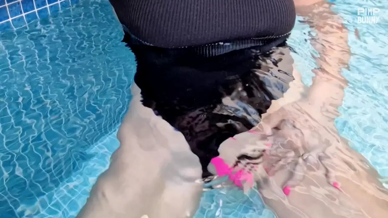 YummyTwice Vibrates Her Pussy In The Pool - ePornLeak