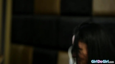 Vanda Lust & Bailey Rhyder's Lesbian Pillow Fight