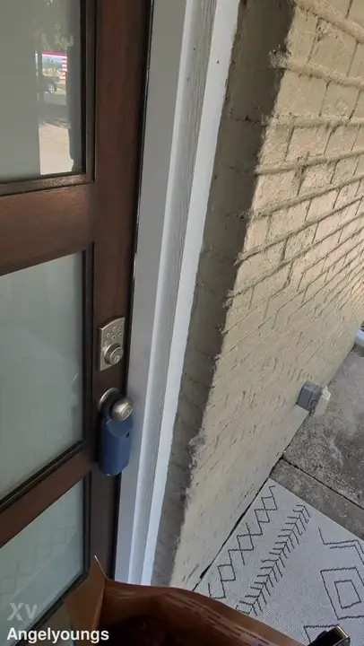 Angel Youngs Fucks Her Visitor's BBC - ePornLeak