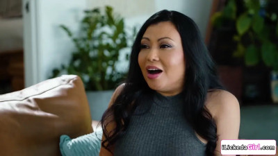 Kimmy Kimm Has Sex With Her Step Mom KrystalDavisXXX