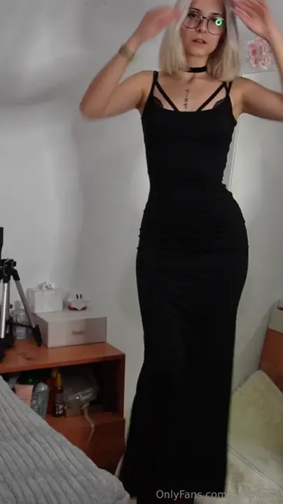 Crispitaas undresses and masturbates for you - ePornLeak