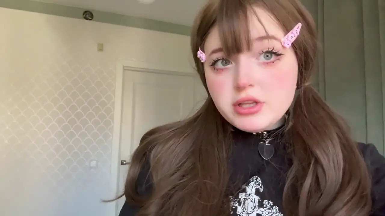 DushessIness Fingers Her Pussy And Anus - ePornLeak