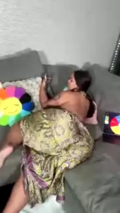 Live Lesbian Sex By Graciebon, Ohits_Chrissyk & Victoryaxo - ePornLeak