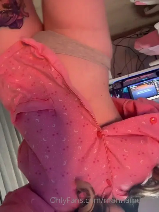 Marinamui Shows Off Her Big Tits And Ass - ePornLeak