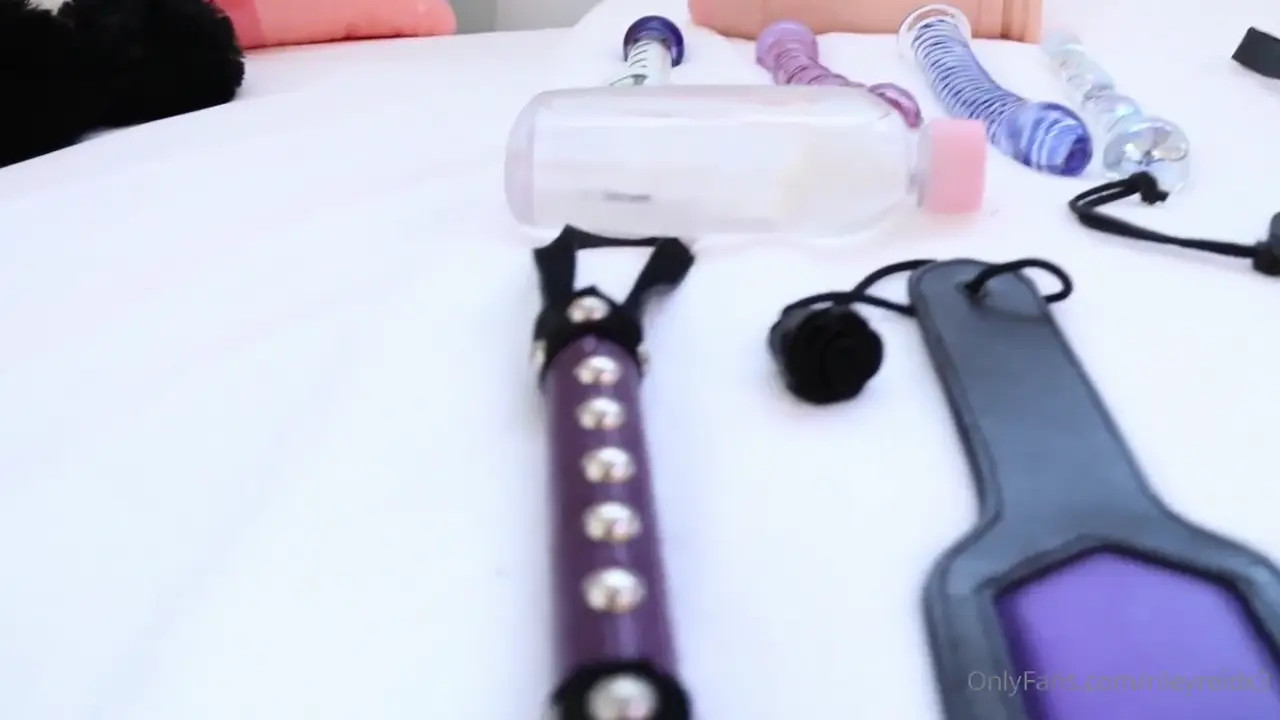 Riley Reid Fucks With A Dildo While Handcuffed - ePornLeak