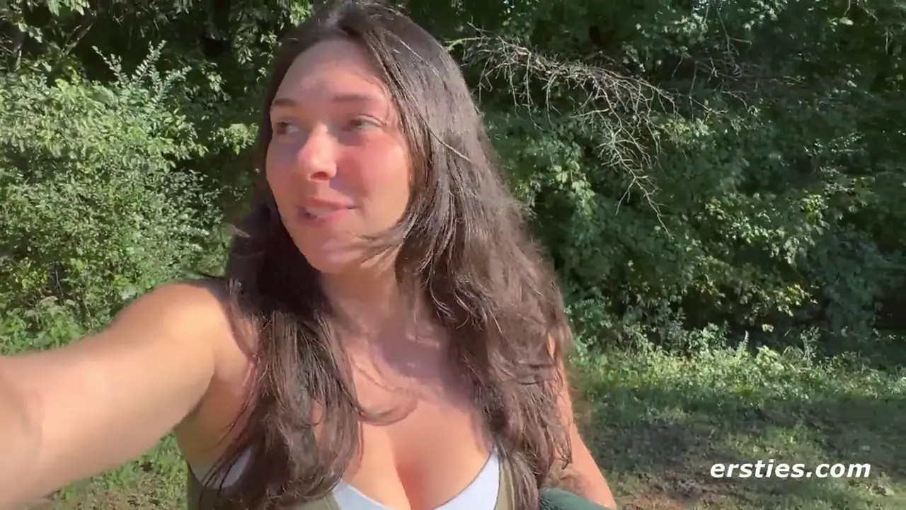 Erin Ashford's Outdoor Pussy Play - ePornLeak