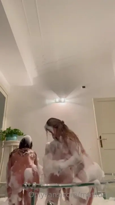 Mati Marroni And Friends Enjoy A Bubble Bath - ePornLeak