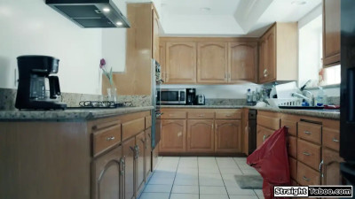 Scarlit Scandal Lets A Delivery Guy Fuck Her