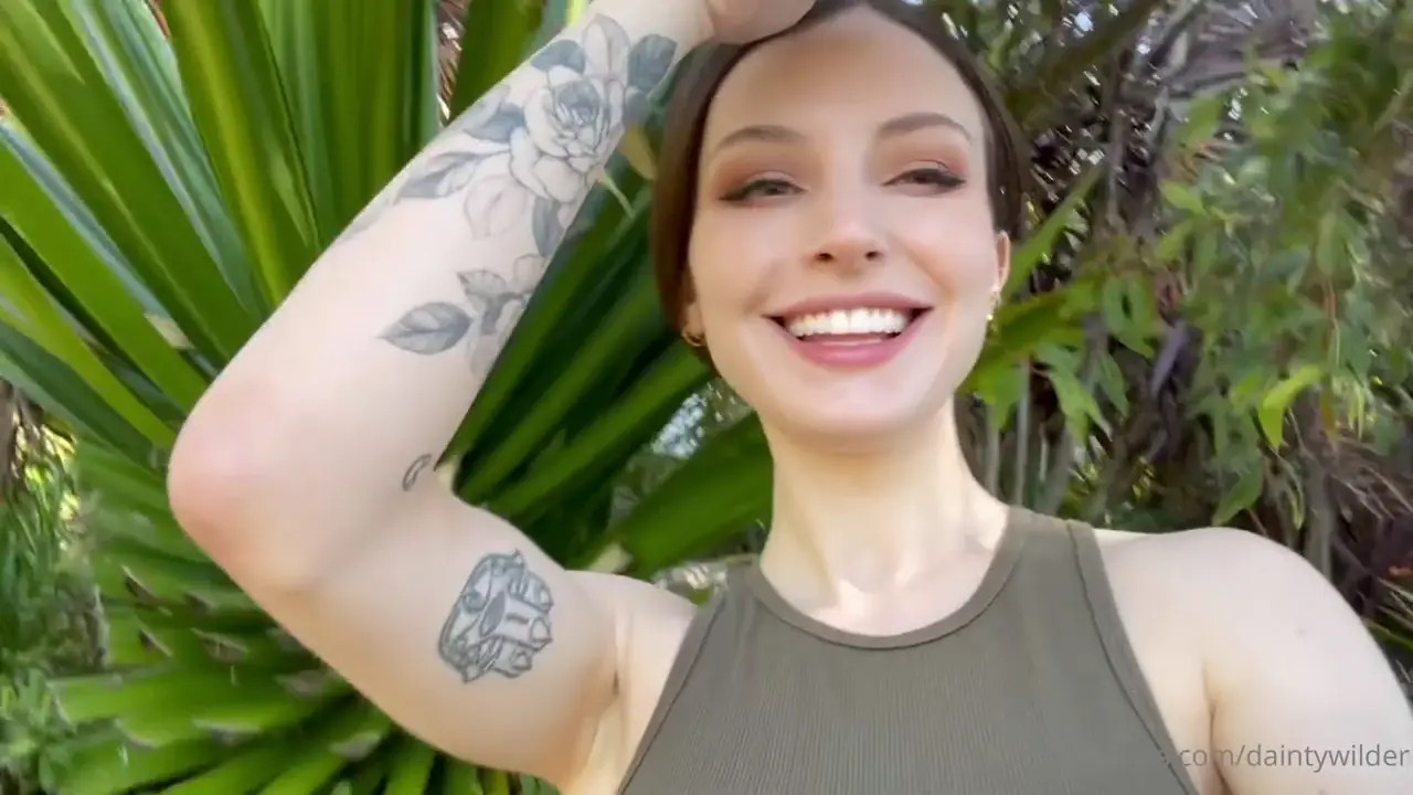 Daintywilder Masturbates And Squirts Outdoor - ePornLeak