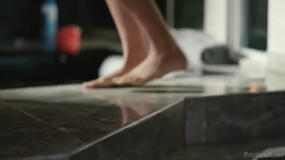 Autumn Falls Gets Creamed By A BWC In The Tub