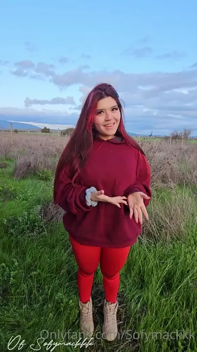 Sofymackkk And Her BF Get Horny Outdoors - ePornLeak