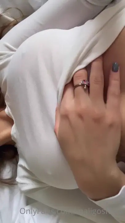 Maligoshik Teases Her Lusty Tits - ePornLeak