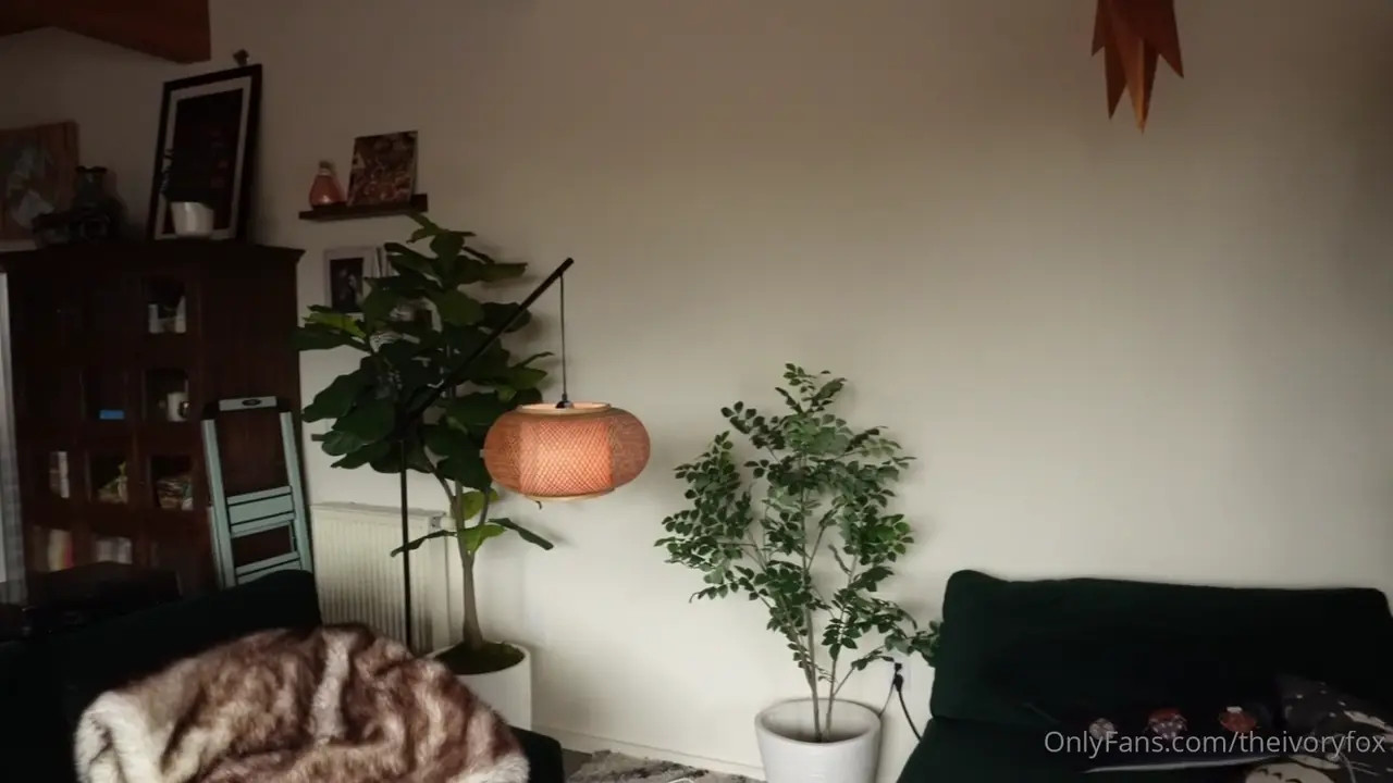 Ivory Fox Has Sex While Talking On The Phone - ePornLeak