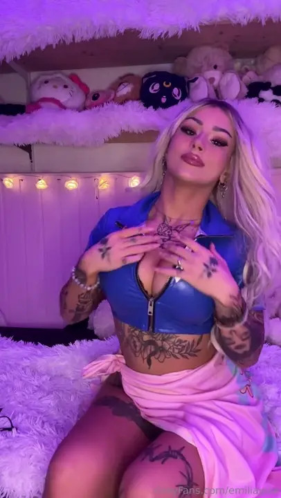 Emilia Jolie Shows Off Her Tattooed Sexy Body - ePornLeak