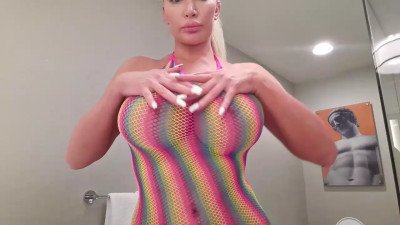 Nicolette Shea Shows Her Huge Boobs
