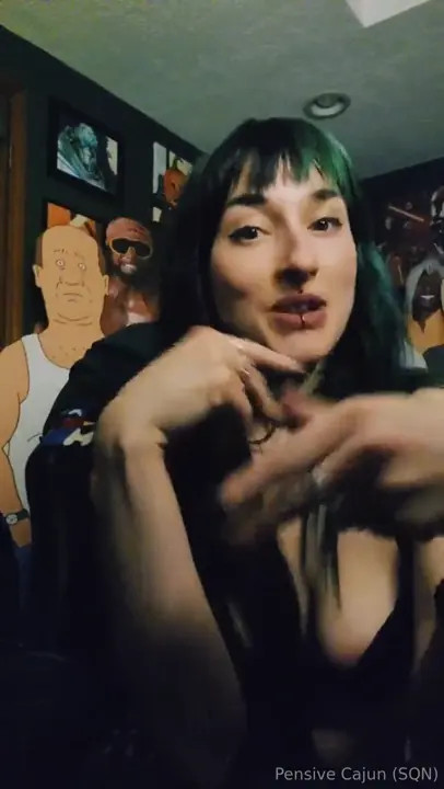 CajunGoblin Shows Off Her Dildo To The Camera - ePornLeak