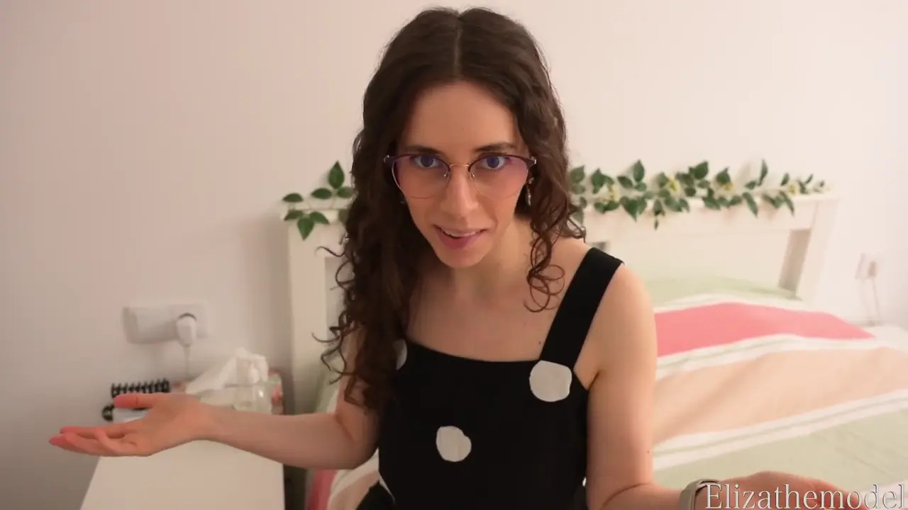 Elizathemodel Rides Her Toy While Roleplaying - ePornLeak