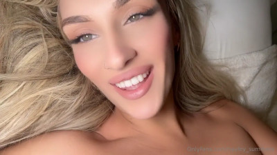 Hayley Summers Caresses Her Naked Body