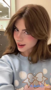 hannah <3 [ hannahowo ] - Can I send you booty pics? 💕