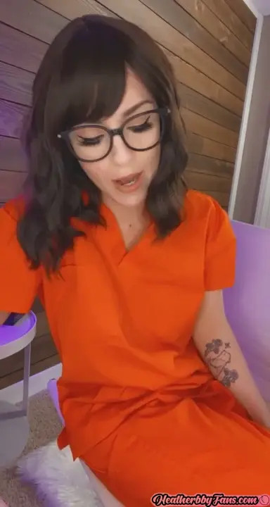 Nurse Missheatherbby Helps A Patient With Her Asshole - ePornLeak