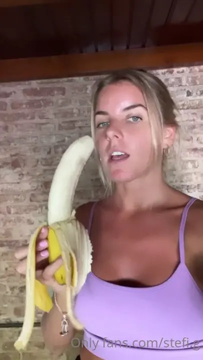 Stefi G Practices Blowjobs With A Banana - ePornLeak