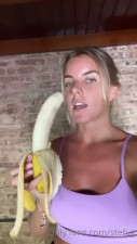 Stefi G Practices Blowjobs With A Banana