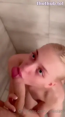 Alexandra Marianna Gives Blowjob In The Shower - ePornLeak