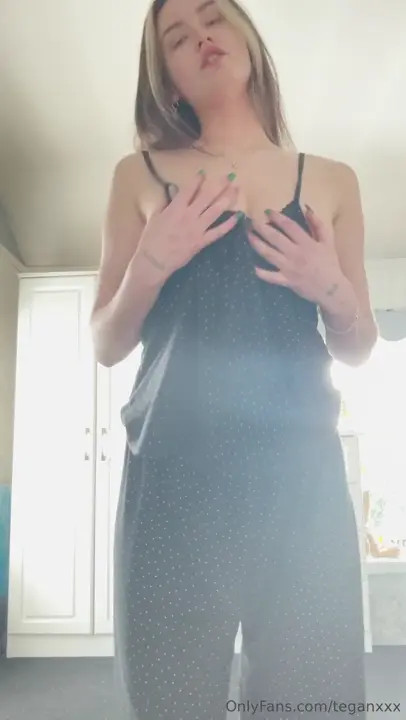 Jessie Flower Stripping - ePornLeak