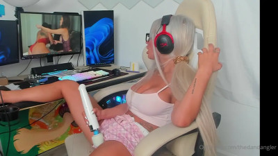The Dan Dangler Masturbats On Stream