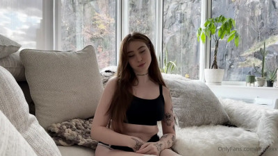 Cute Girl Cleaning Her BF's Balls Before Fuck