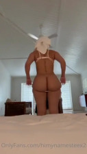 Himynamestee Showing Her Big Butt
