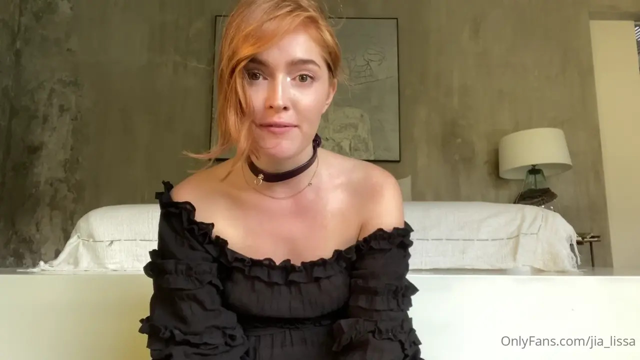 Jia Lissa Shows Her Honey Feet - ePornLeak