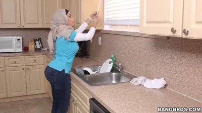 Arabic Babes Julianna Vega And Mia Khalifa Share A Huge Cock