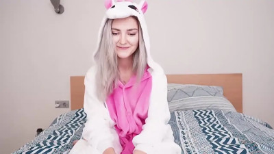 Porn Bunny Eva Elfie Masturbates For Her Horny Fans