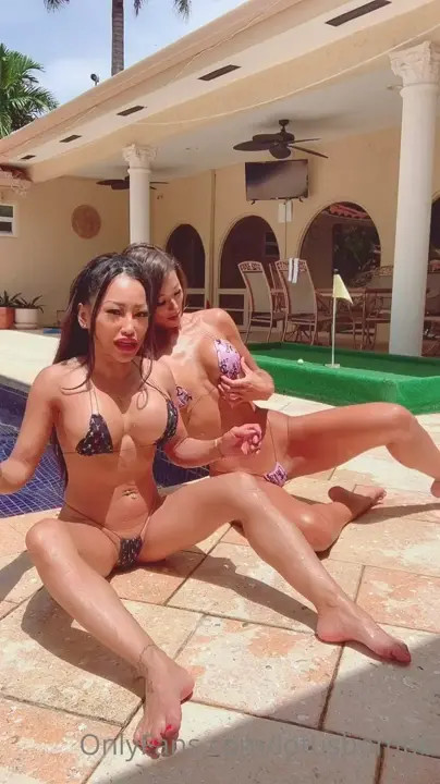 Lotusbombb Pool Party - ePornLeak