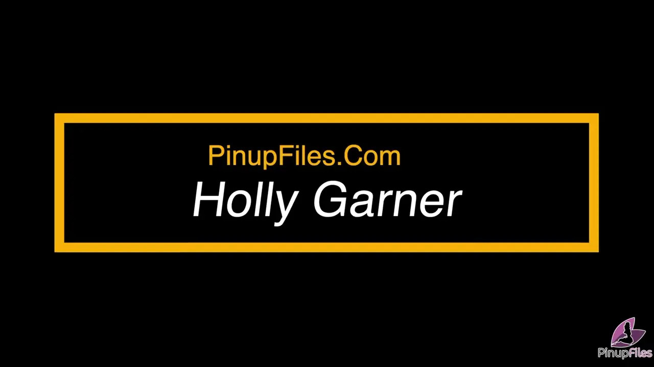 Holly Garner Shows Off Her Big Tits - ePornLeak