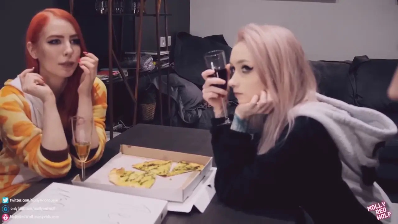 MollyRedWolf Fucks Her Bestie And Some Guys In A Foursome - ePornLeak