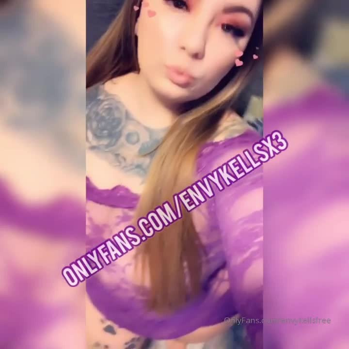 Celine Dijjon 🌸 [ yourblondedreamgirl ] - Painted the boobies  then painted with the boobies  Still some - ePornLeak