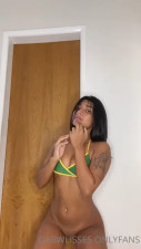 Gabwlisses Moaning In A Video