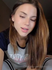 Milk Lady Taya 🥛💦💓 [ tayagreenlee ] - Would you hire me as your secretary? Lol 😉😉