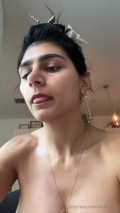 Mia Khalifa Smoking Weed And Showing Her Tits - ePornLeak