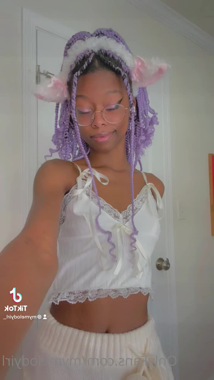 Vanessa James [ vanessajames1 ] - Very confident and sexy right now - ePornLeak