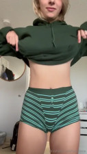 Lynntoria Shows Off Her Big Tits In Video
