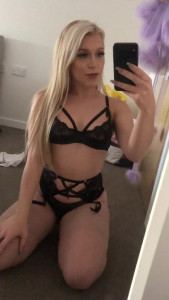 Elle Brooke [ ellebrookeuk ] - A friend invited me to this last-minute pool party, and I couldn't
