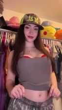 Jocelyynn Shows Off Her Bra