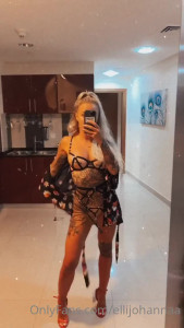 Joy [ joykimforyou ] - need my titties sucked on