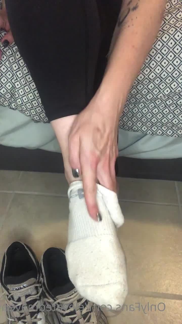 Tickle Queen [ kellilynnsage ] - Do I look as delicious as feel - ePornLeak