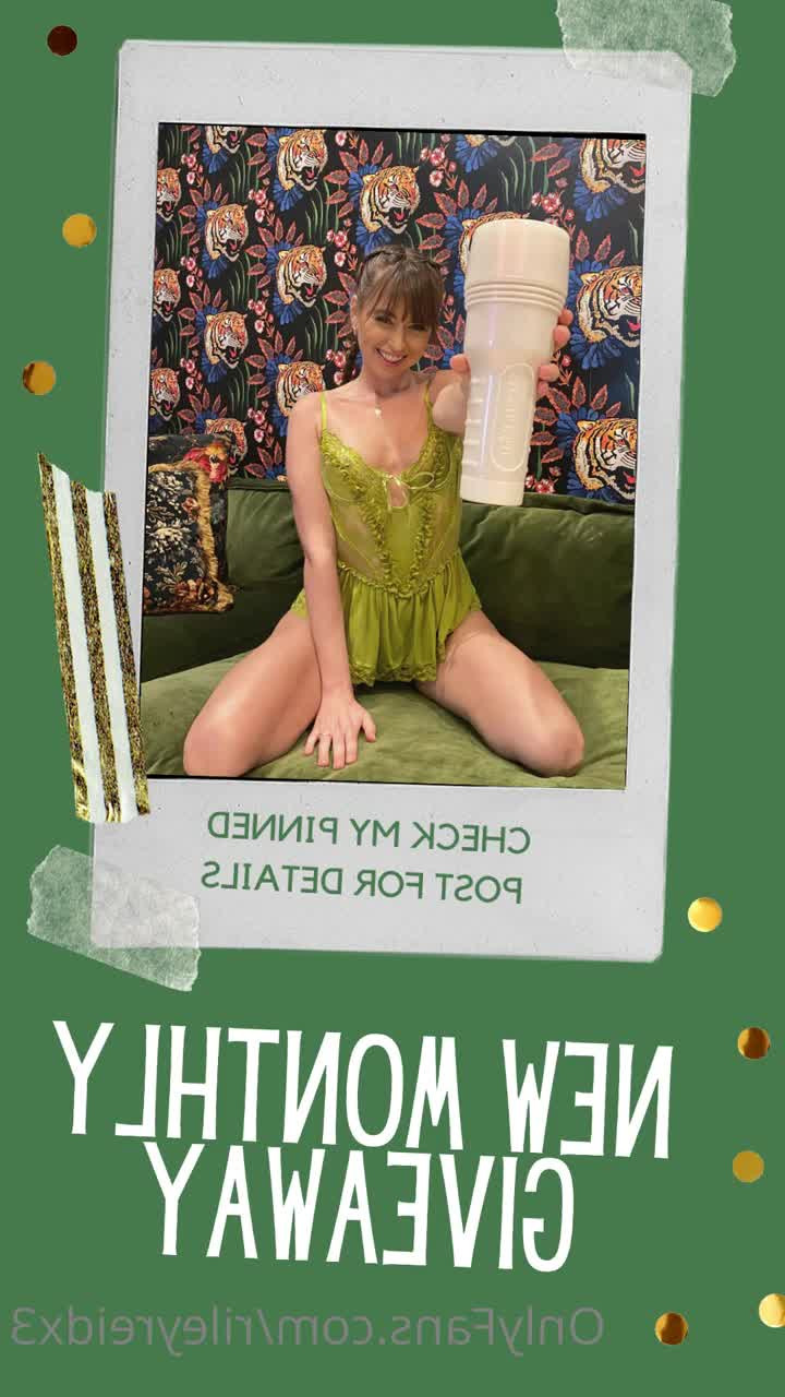 Riley Reid [ rileyreidx3 ] - Just a little collection of my the panties i wore the last couple days - ePornLeak